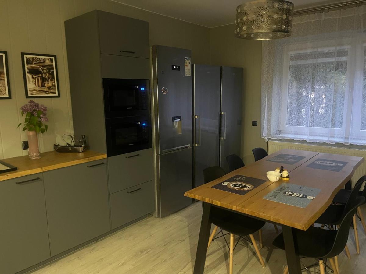 Happy 4 Aparthotel Krosno Eksteriør bilde